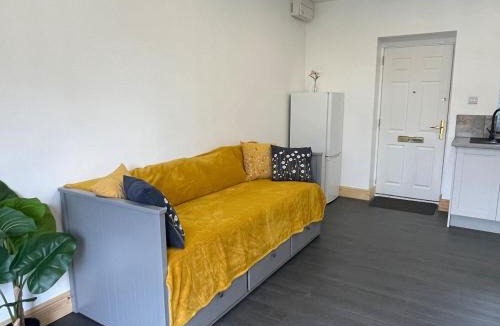 Earls Barton House | Daisy