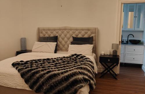 Brighton Villa | Daisy home