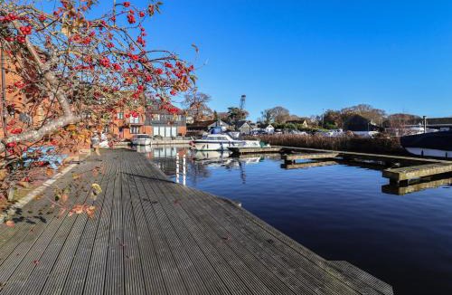 Horning House | Daisy Lodge