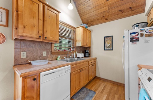 Branson West House | Dakota Lodge 2 Bedroom Home by RedAwning