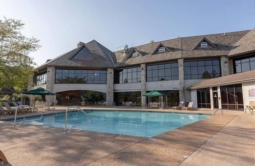 Branson West House | Dakota Lodge 2 Bedroom Home by RedAwning