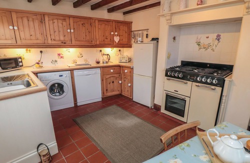 Fylingthorpe House | DALE VIEW, pet friendly, with open fire in Fylingthorpe