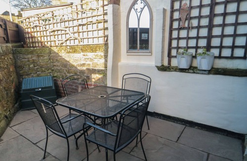 Fylingthorpe House | DALE VIEW, pet friendly, with open fire in Fylingthorpe