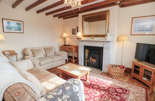 Fylingthorpe House | DALE VIEW, pet friendly, with open fire in Fylingthorpe