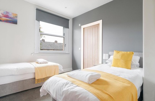 Dalkeith Apartment | Dalkeith Three Bed Two Bath Apartment