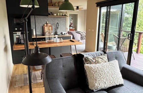 Warburton House | Dalla Vite, 'by the vine'