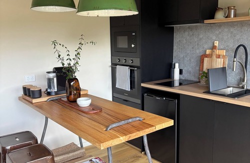 Warburton House | Dalla Vite, 'by the vine'