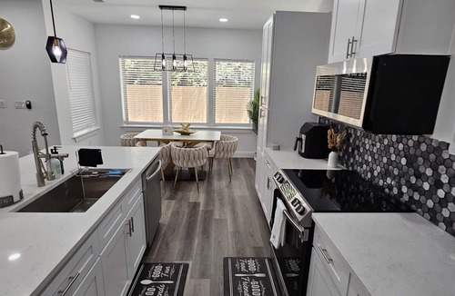 West Dallas House | Dallas Captivates and Inspires