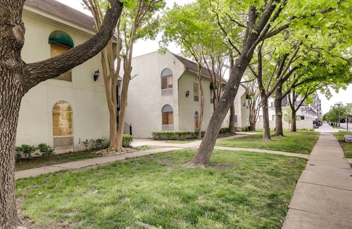 Knox - Henderson Apartment | Dallas Condo w/Pool Access - Walk to Knox Street!