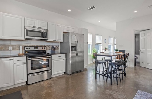 West Dallas House | Dallas Delight! Hot tub and Gameroom!