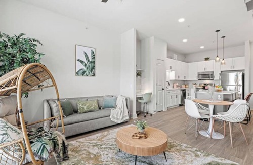 Dallas Design District House | Dallas Dream Stay Prime Location 1BR 2BEDS