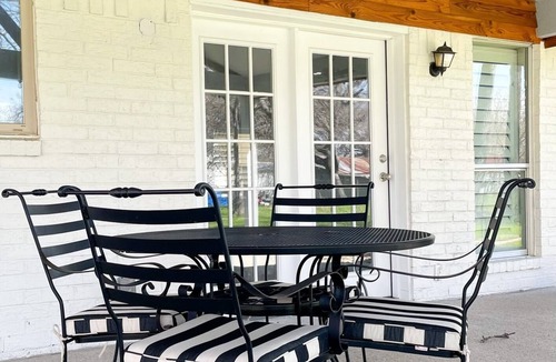 Grand Prairie House | Dallas Fort Worth Getaway Home