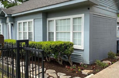 Oak Cliff House | Dallas Haven Art's Retreat