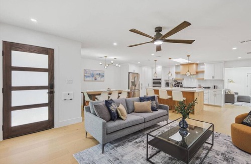 Northeast Dallas House | Dallas Home | Fire Pit · Spa Bath · Sleeps 11