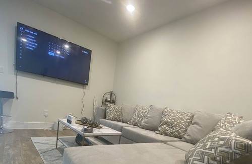 Old East Dallas Apartment | Dallas Queen Suite, EASY Parking,FAST wifi