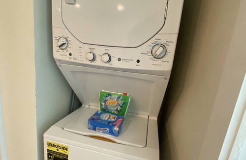 Old East Dallas Apartment | Dallas Queen Suite, EASY Parking,FAST wifi