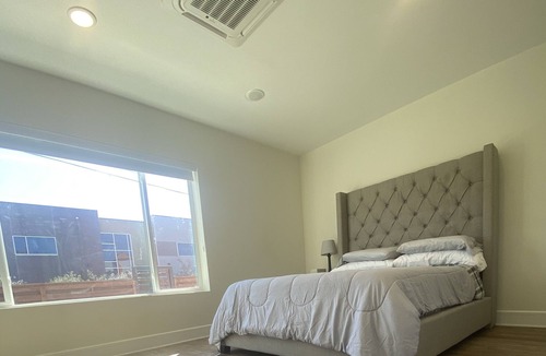 Old East Dallas Apartment | Dallas Queen Suite, EASY Parking,FAST wifi