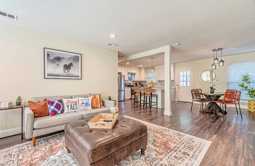 Dallas House | Dallas's Urban Oasis ~A Secluded Haven in Dallas~