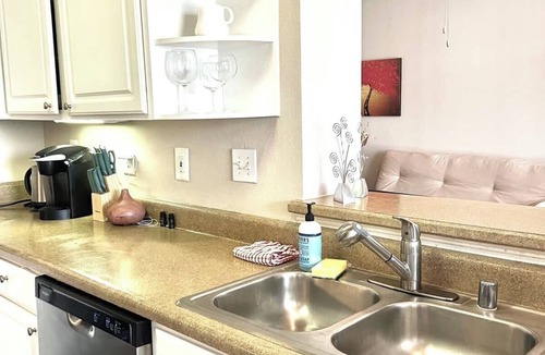 Cityplace Apartment | Dallas Uptown Chic 1BR overlooking Katy Trail