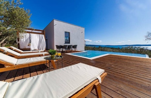 Kastel Luksic Villa | Dalmatian Oasis Luxury Villa