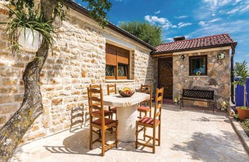 Stankovci Villa | Dalmatian stone house with pool