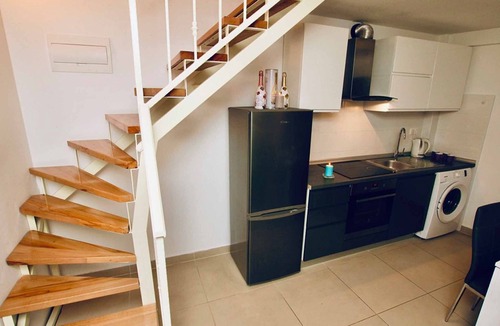 Kastel Luksic Apartment | Dalmatian White Shell Apartment