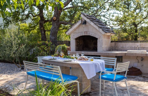 Bristivica House | Dalmatica Moderna - Holiday Home in Trogir Countryside with Heated Pool