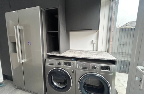 Thornton-Cleveleys House | Dalton House - Private Parking