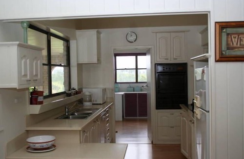 Bowman Farm House | Dam It Getaway Homestead