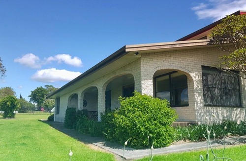 Bowman Farm House | Dam It Getaway Homestead