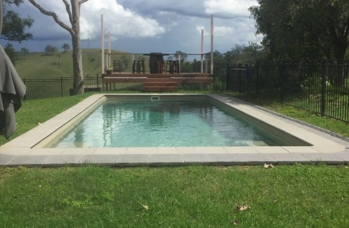 Bowman Farm Cabin | Dam It Getaway- 2 bed cabin