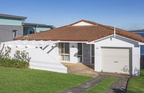 Gerroa House | Dambreezy - Water Views