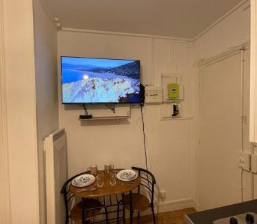 Necker Apartment | Dame de fer apartment