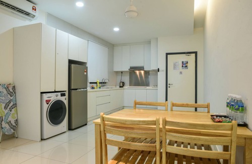 Subang Jaya Apartment | Damen Homestay