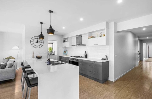 Mansfield House | Dan's Rise - With luxurious pool