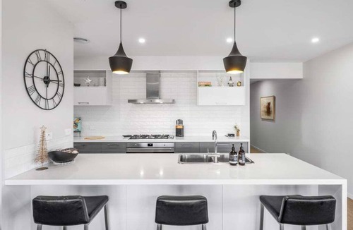 Mansfield House | Dan's Rise - With luxurious pool