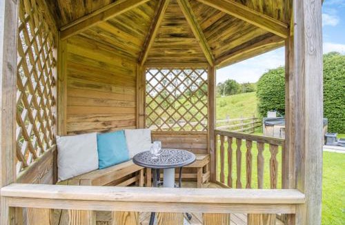 Devils Bridge House | Dan y Faen