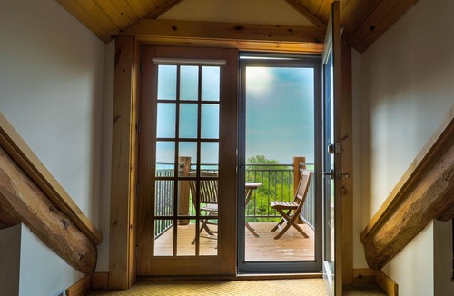 Fort Calhoun House | Dancing Bear Lodge-Log Cabin Getaway