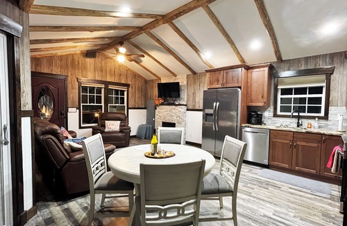 Potosi House | Dancing Under Red Skies Tree House @Spring Lake