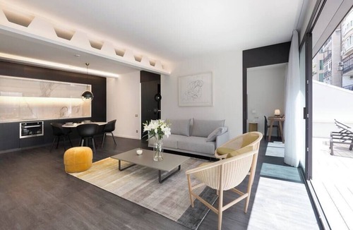 Eixample Apartment | DANDELION - Spacious Barcelona Apartment with Spectacular Terrace
