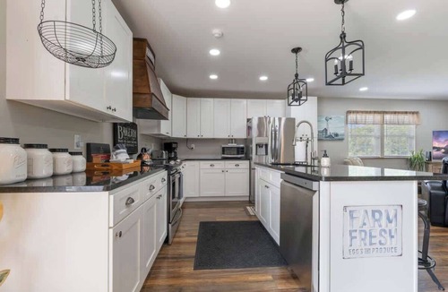 Dandridge House | Dandridge Farmhouse 3 Bedroom Smoky Mountains