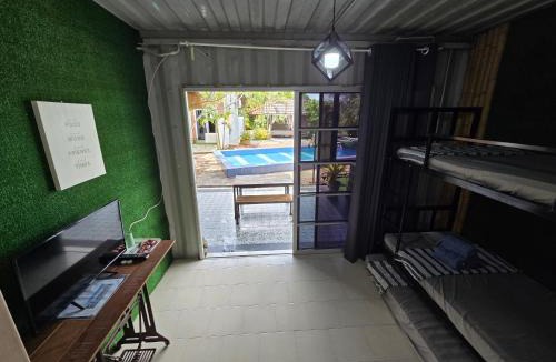 Kota Sarang Semut Resort | Dangau Sala D'Kontena