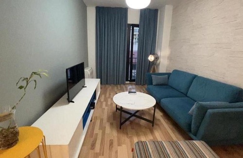 Purley Apartment | Dani apartment