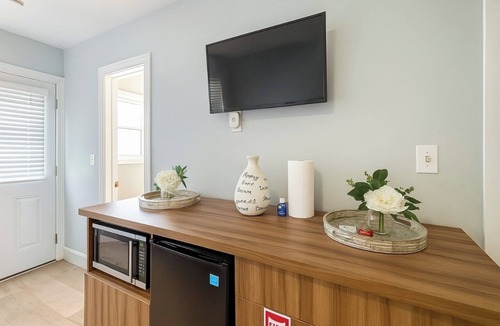 North Beach Apartment | Dania Beach 1BR | Near Ocean + Parking