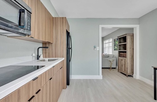 North Beach Apartment | Dania Beach 1BR | Views + WiFi + Parking