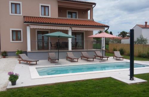 Smoljanci House | Danica
