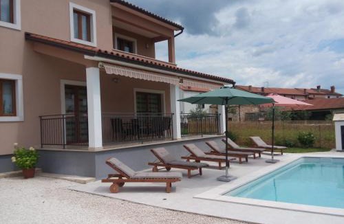 Smoljanci House | Danica