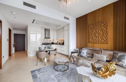 Dubai Marina Apartment | Daniels 1BR Marina Horizon Retreat