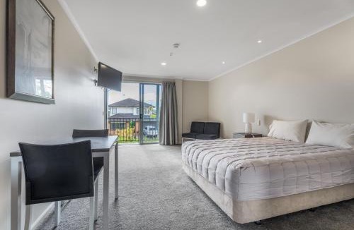 Flat Bush Hotel | Dannemora Motor Inn