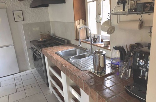 Taintrux Cottage | ‘Dans les Bois’
